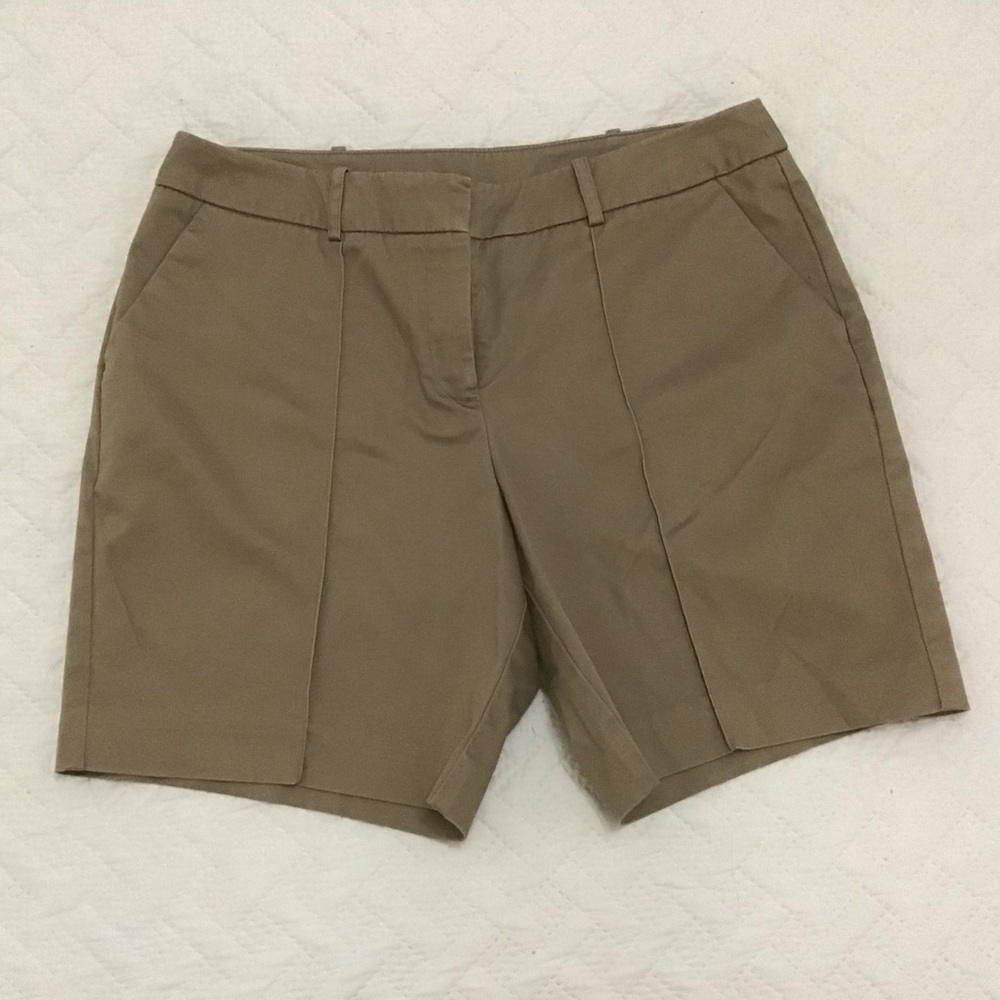 Worthington Women’s Khaki Shorts | Size 8